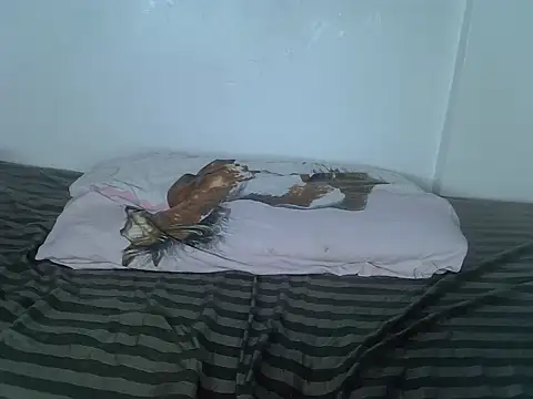 Snapshot of laetitia_ chatting on November 6, 2:12 am laetitia online show from November 6, 2:12 am