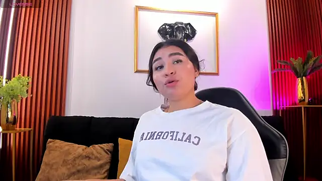 Zayda 1 online show from October 6, 8:50 pm