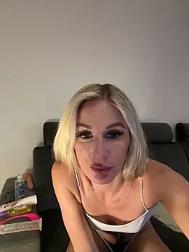 Snapshot of Liana_Lou chatting on December 2, 3:36 pm Liana Lou online show from December 2, 3:36 pm