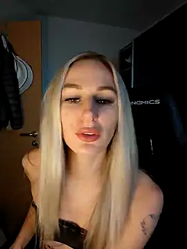 Snapshot of Liana_Lou chatting on January 5, 11:26 am Liana Lou online show from January 5, 11:26 am