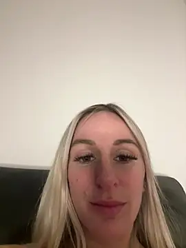 Snapshot of Liana_Lou chatting on January 12, 9:19 pm Liana Lou online show from January 12, 9:19 pm