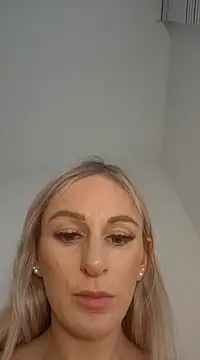 Snapshot of Liana_Lou chatting on January 19, 1:44 pm Liana Lou online show from January 19, 1:44 pm