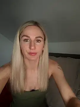 Snapshot of Liana_Lou chatting on February 23, 11:11 am Liana Lou online show from February 23, 11:11 am