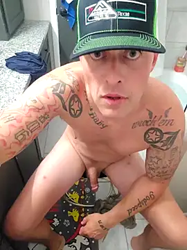 Snapshot of LongandEasy77 chatting on November 9, 9:07 am LongandEasy77 online show from November 9, 9:07 am