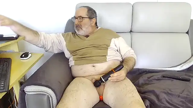 gillou1234 online show from March 26, 12:33 pm