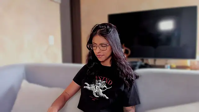 Snapshot of mariana_lopez1 chatting on September 18, 8:33 pm mariana lopez1 online show from September 18, 8:33 pm