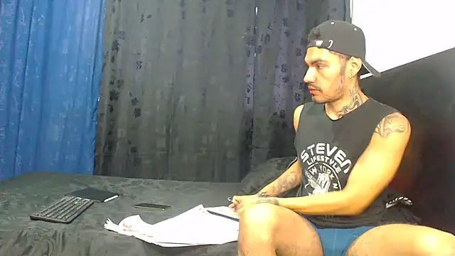 Hot Sharks  online show from February 9, 11:36 am