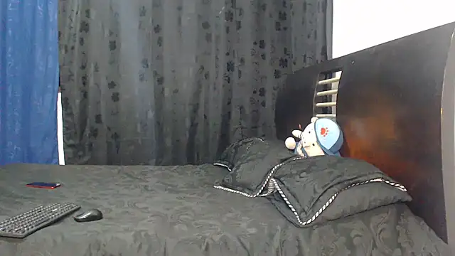 Snapshot of Hot_Sharks_ chatting on June 28, 9:59 am Hot Sharks online show from June 28, 9:59 am