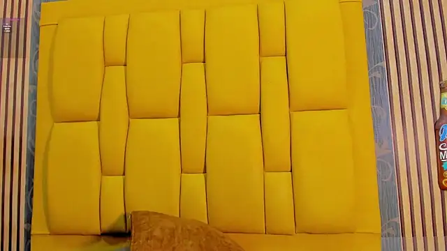 kriixtybrown online show from March 15, 1:33 am