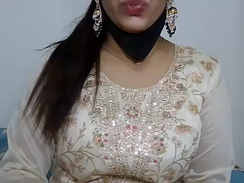 sparkling queen online show from January 1, 4:18 pm