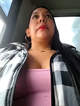 Snapshot of Bella_keny chatting on May 6, 2:22 pm Bella keny online show from May 6, 2:22 pm