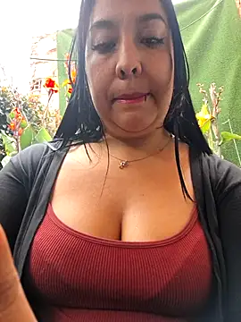 Snapshot of Bella_keny chatting on May 19, 6:36 pm Bella keny online show from May 19, 6:36 pm