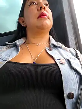 Snapshot of Bella_keny chatting on June 3, 2:33 pm Bella keny online show from June 3, 2:33 pm