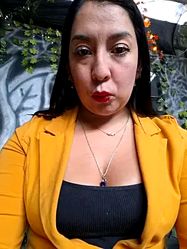 Snapshot of Bella_keny chatting on June 8, 5:13 pm Bella keny online show from June 8, 5:13 pm