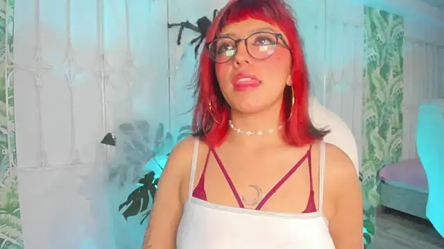 Snapshot of cute_hollywood chatting on October 12, 8:52 pm cute hollywood online show from October 12, 8:52 pm