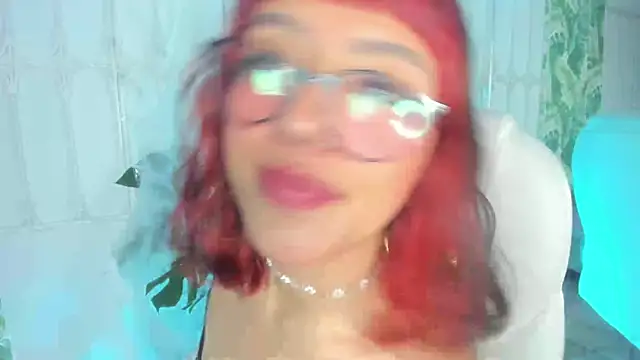 Snapshot of cute_hollywood chatting on October 15, 12:27 pm cute hollywood online show from October 15, 12:27 pm