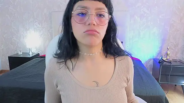 cute hollywood online show from April 15, 12:12 pm