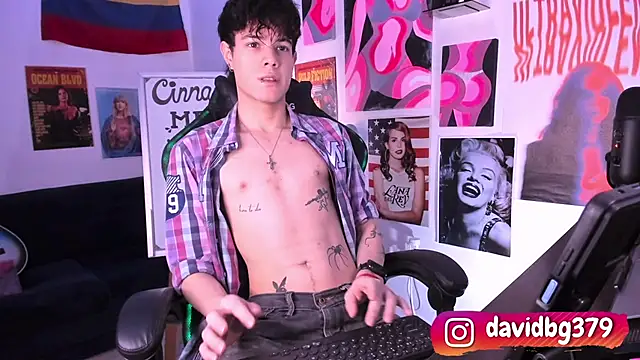 Snapshot of cinnamon_boyxxx chatting on March 21, 1:45 am cinnamon boyxxx online show from March 21, 1:45 am