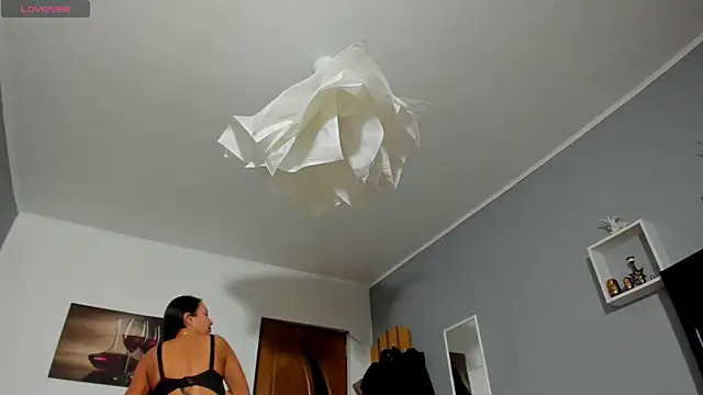Snapshot of SexxyMeriem chatting on December 3, 12:38 pm SexxyMeriem online show from December 3, 12:38 pm