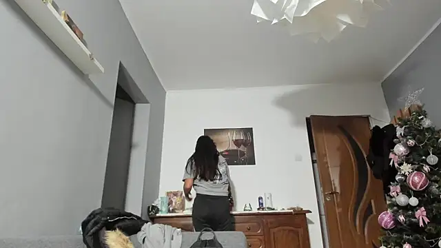 Snapshot of SexxyMeriem chatting on December 10, 5:00 pm SexxyMeriem online show from December 10, 5:00 pm