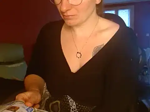Snapshot of cruellaculdenfer67 chatting on December 17, 8:12 am cruellaculdenfer67 online show from December 17, 8:12 am