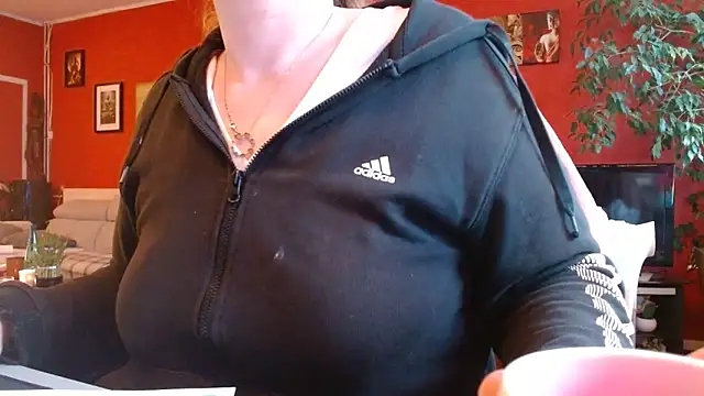 cruellaculdenfer67 online show from April 3, 7:06 am