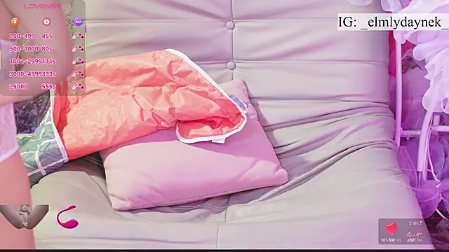 Snapshot of Anytoly chatting on October 13, 9:20 am Anytoly online show from October 13, 9:20 am