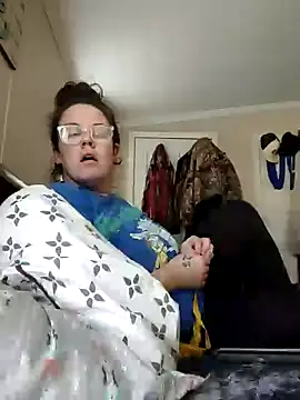 Snapshot of velvetta_ chatting on December 3, 3:22 pm velvetta online show from December 3, 3:22 pm