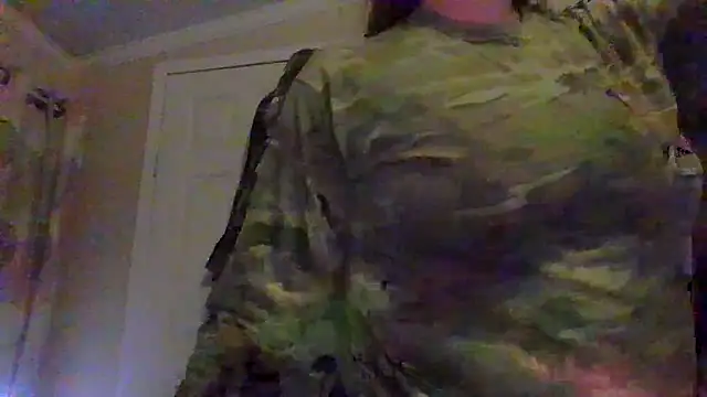 Snapshot of velvetta_ chatting on December 5, 5:59 am velvetta online show from December 5, 5:59 am