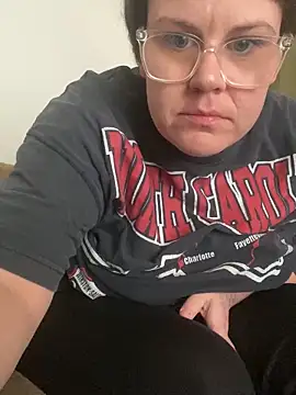 Snapshot of velvetta_ chatting on January 8, 5:37 pm velvetta online show from January 8, 5:37 pm