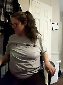 Snapshot of velvetta_ chatting on March 7, 4:24 am velvetta online show from March 7, 4:24 am