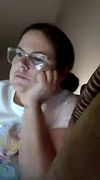 Snapshot of velvetta_ chatting on March 9, 6:39 am velvetta online show from March 9, 6:39 am