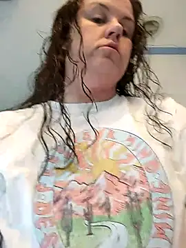 Snapshot of velvetta_ chatting on March 9, 6:43 pm velvetta online show from March 9, 6:43 pm