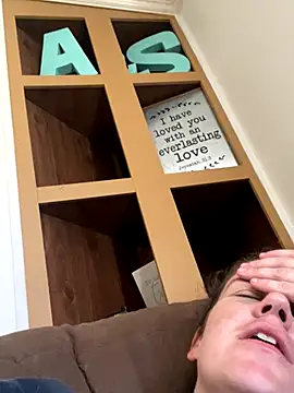 Snapshot of velvetta_ chatting on October 6, 1:41 pm velvetta online show from October 6, 1:41 pm