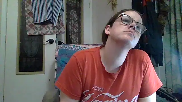 Snapshot of velvetta_ chatting on October 13, 7:41 am velvetta online show from October 13, 7:41 am