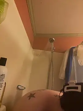 Snapshot of velvetta_ chatting on October 25, 4:42 am velvetta online show from October 25, 4:42 am