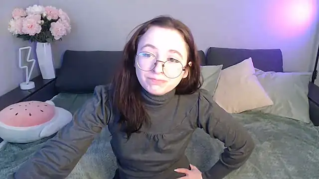 Snapshot of Mini_Diva chatting on February 11, 9:09 am Mini Diva online show from February 11, 9:09 am