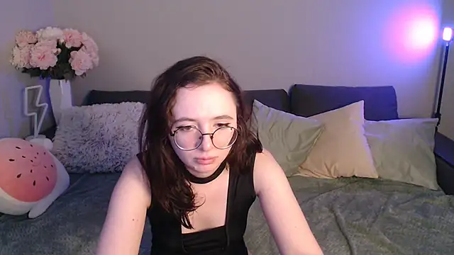 Snapshot of Mini_Diva chatting on February 14, 12:25 pm Mini Diva online show from February 14, 12:25 pm