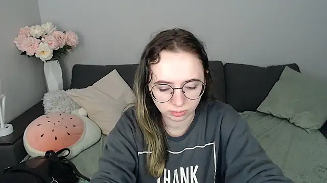 Snapshot of Mini_Diva chatting on October 25, 8:11 am Mini Diva online show from October 25, 8:11 am