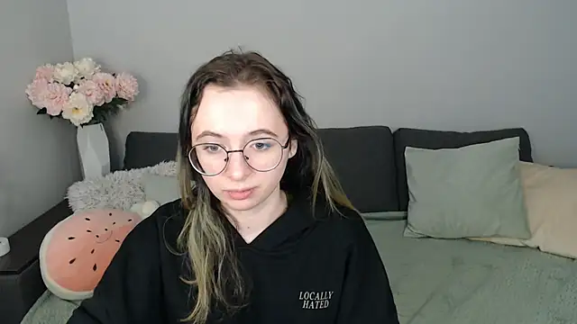 Snapshot of Mini_Diva chatting on October 29, 9:11 am Mini Diva online show from October 29, 9:11 am