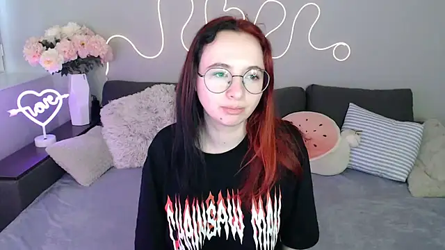 Snapshot of Mini_Diva chatting on November 5, 9:20 am Mini Diva online show from November 5, 9:20 am