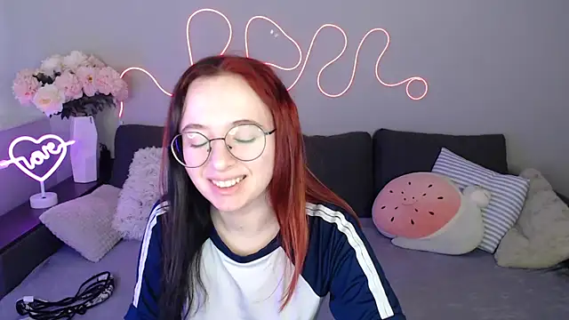 Snapshot of Mini_Diva chatting on November 8, 9:09 am Mini Diva online show from November 8, 9:09 am