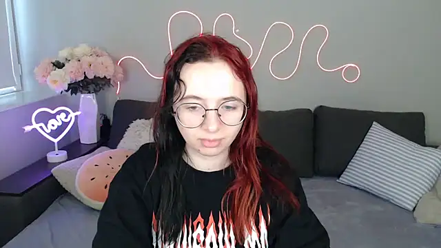 Snapshot of Mini_Diva chatting on November 11, 9:09 am Mini Diva online show from November 11, 9:09 am