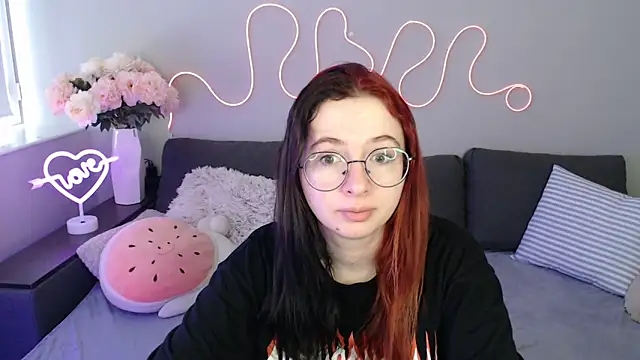 Snapshot of Mini_Diva chatting on November 14, 9:08 am Mini Diva online show from November 14, 9:08 am