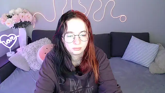 Snapshot of Mini_Diva chatting on November 16, 9:04 am Mini Diva online show from November 16, 9:04 am