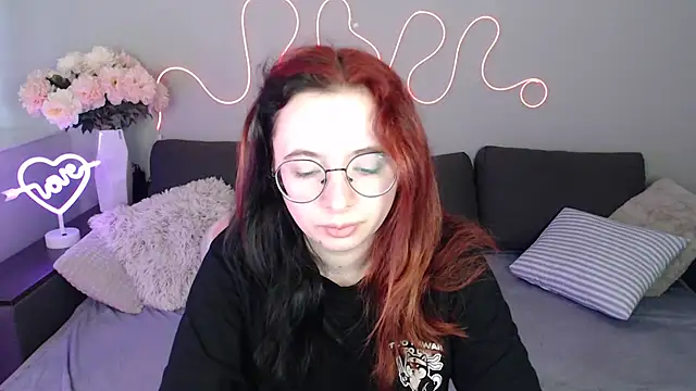 Snapshot of Mini_Diva chatting on November 18, 9:03 am Mini Diva online show from November 18, 9:03 am