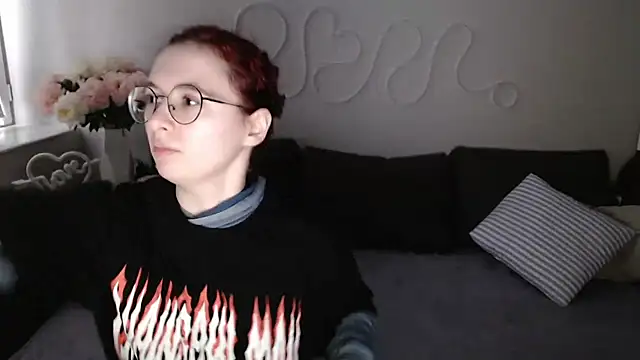 Snapshot of Mini_Diva chatting on November 28, 9:12 am Mini Diva online show from November 28, 9:12 am