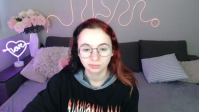 Snapshot of Mini_Diva chatting on November 30, 9:13 am Mini Diva online show from November 30, 9:13 am