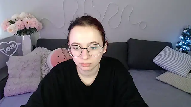 Snapshot of Mini_Diva chatting on December 16, 9:14 am Mini Diva online show from December 16, 9:14 am