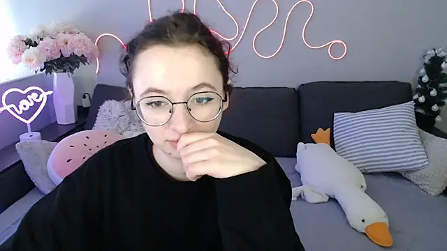 Mini Diva online show from March 17, 9:12 am